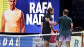 FOTO: Rafael Nadal ke Semifinal ATP Finals 2020 Rafael Nadal melangkah ke semifinal ATP Finals 2020 usai mengalahkan Stefanos Tsitsipas di O2 Arena, London, Kamis (19/11) malam waktu setempat.