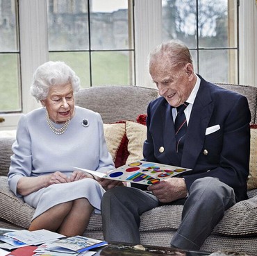 Ratu Elizabeth II dan Pangeran Phillip Sudah Disuntik Vaksin COVID-19