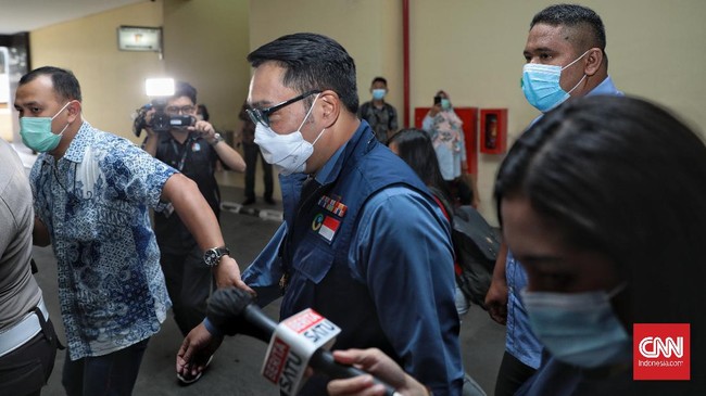 Ridwan Kamil menyebut kerumunan di Megamendung terjadi secara spontan lantaran wilayah tersebut banyak dilalui oleh masyarakat sekitar yang penasaran.
