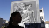 FOTO: Seni Mural San Paolo Perjuangkan Hak LBGTQ+ Seni mural dipamerkan di Institut Teknologi Armellini, San Paolo, Italia, sebagai pesan perjuangan hak-hak LGBTQ+, Rabu (18/11).