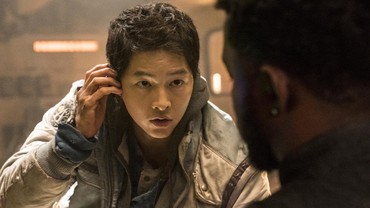 img-title Cara Song Joong Ki Dalami Karakter di Film 'Space Sweepers'