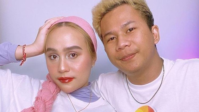 8 Potret Beauty Influencer Ashila Akido dan Kekasih, Romantis dan Kocak!