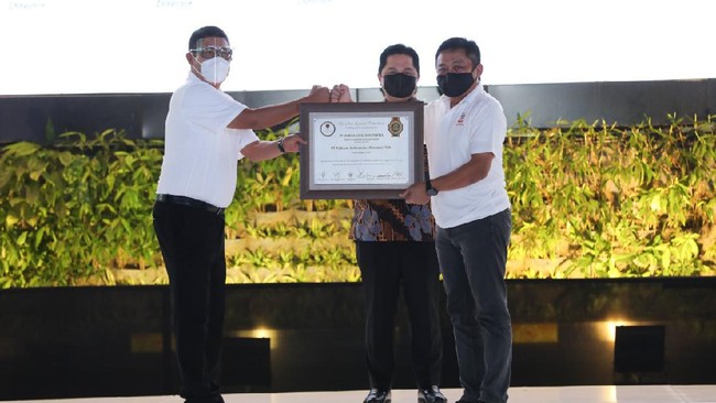 PT Telkom Indonesia telah melewati 25 tahun sebagai perusahaan dual-listing dual listing di Bursa Efek Indonesia (BEI) dan New York Stock Exchange (NYSE).