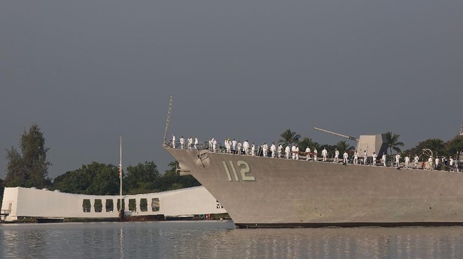 Kapal perang penghancur rudal USS Michael Murphy milik Angkatan Laut AS menjadi klaster baru virus corona.