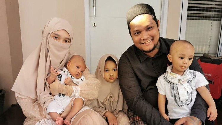 Virgoun dan istri