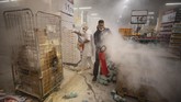 FOTO: Brasil 'Berontak' Usai Kasus Pemukulan Pria Kulit Hitam Aksi protes terjadi di berbagai penjuru Brasil pada Jumat (20/11), setelah seorang pria berkulit hitam meninggal dunia akibat dipukuli aparat berkulit putih.