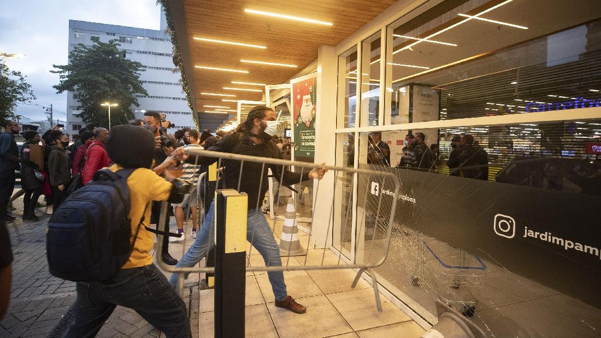 FOTO: Brasil 'Berontak' Usai Kasus Pemukulan Pria Kulit Hitam