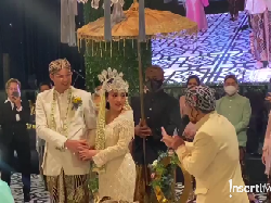 Mahar Emas, Berlian dan Uang di Pernikahan Anak Hetty Koes Endang