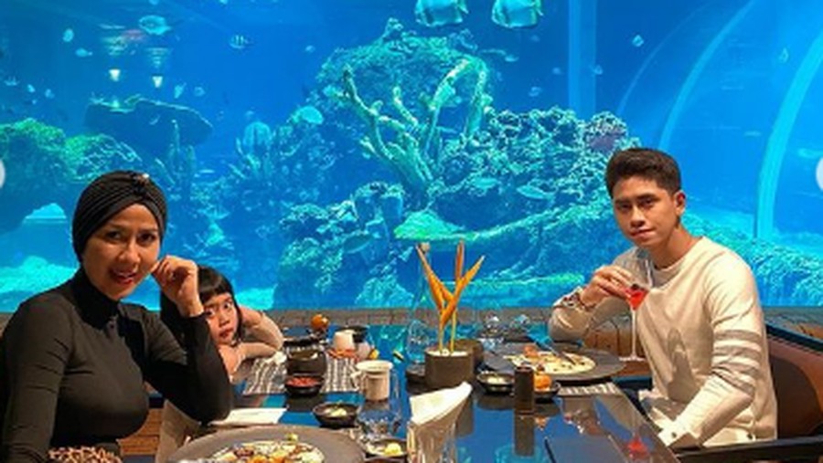 Romantisnya Athalla Naufal dan Venna Melinda saat Makan Malam