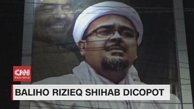 VIDEO: Baliho Rizieq Shihab Dicopot