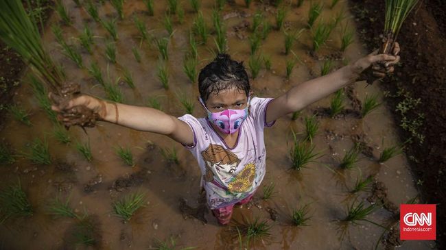 Di tengah pandemi, orang tua dituntut bisa berkomunikasi sebagai sahabat bagi anak, bukan hanya mengontrol atau memerintah.