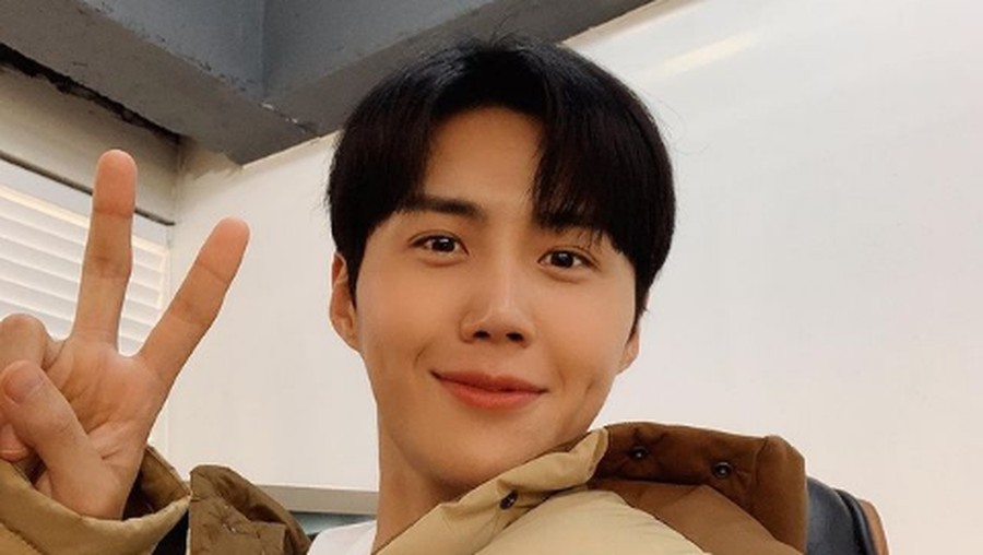 Kim Seon Ho, bintang drama 'Start-Up' yang dijuluki Mr. Dimple.