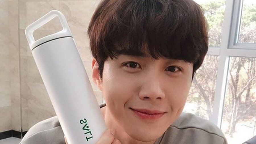 Kim Seon Ho, bintang drama 'Start-Up' yang dijuluki Mr. Dimple.