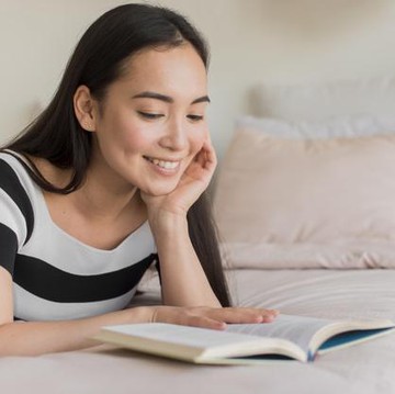 Wah, Baca Buku Selama 6 Menit Sebelum Tidur Bisa Bikin Tidur Lebih Nyenyak! Tertarik Mencoba?