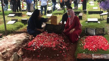 img-title Ricky Yacobi Meninggal Usai Cetak Gol, Istri: Bola itu Jiwanya