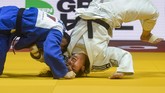 SMASHOT: Terbang dan Menang, Terjungkal dan Gagal Berikut foto-foto pilihan dari dunia olahraga pekan ini tentang atlet-atlet yang berduel dan meraih kemenangan serta menelan kegagalan.