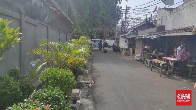 Sebagian warga Petamburan kini bisa memiliki IMB yang dilarang akibat aturan era Orba usai dicabut Gubernur Anies Baswedan.