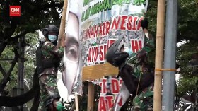 VIDEO: Pro Kontra Pencopotan Baliho Rizieq oleh TNI