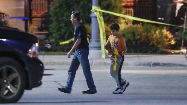Delapan orang terluka dan dilarikan ke rumah sakit dalam insiden penembakan di suatu mal di Wisconsin, Amerika Serikat. 