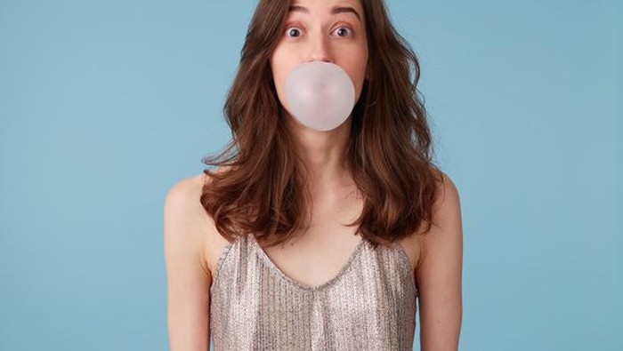 5 Gerakan Senam Wajah untuk Tiruskan Pipi