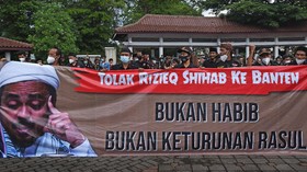 Satgas Imbau Pemda Tes Corona Kerumunan Penolak Rizieq