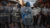FOTO: Aksi Demo dan Bakar Gedung Kongres Guatemala Para pengunjuk rasa membakar sebagian gedung Kongres Republik Guatemala pada hari Sabtu (21/11), setelah RUU anggaran memicu demonstrasi anti-pemerintah.