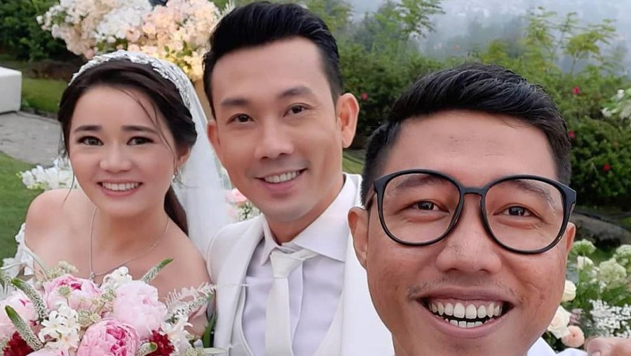 Momen pernikahan Denny Sumargo