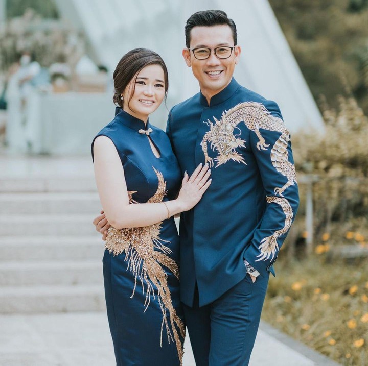 <p>Pasangan ini mendapat banyak ucapan selamat dan doa lho, Bunda. Salah satunya dari artis Boyen di kolom komentar postingan Denny. "Happy wedding bang @sumargodenny dan Istri bahagia selalu, cpt dpt momongan, Amin," tulisnya. (Foto: Instagram @sumargodenny.dll)</p>
