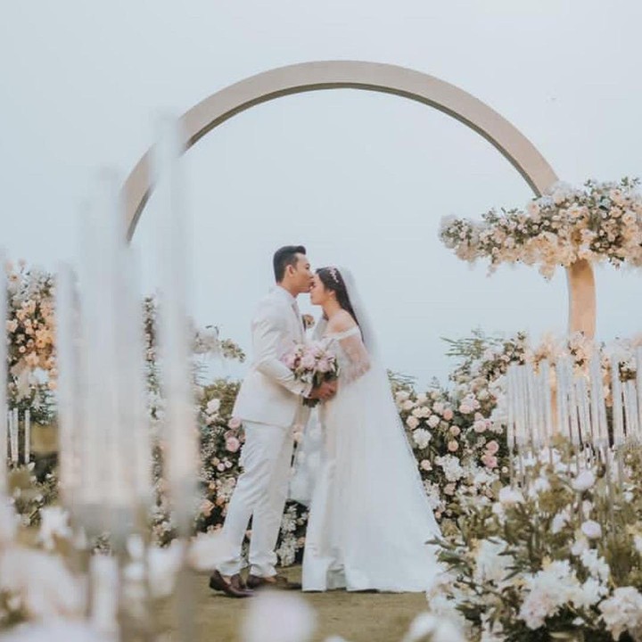 <p>Aktor yang juga mantan pebasket Denny Sumargo baru saja melangsungkan pernikahannya pada Sabtu, 21 November 2020. (Foto: Instagram @sumargodenny.dll)</p>
