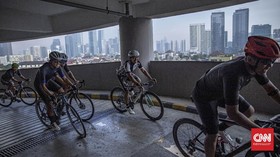 FOTO: Sensasi Bersepeda Menyusuri Rampa Spiral Gedung Parkir