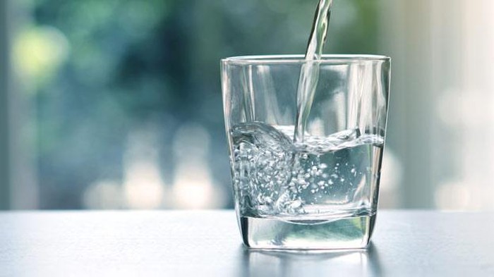 Jangan Buru-buru Minum Obat, Coba Rutin Konsumsi Air Hangat Untuk Mengobati 3 Penyakit Ini!