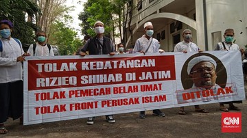 Kelompok Pemuda di Surabaya Tolak Rizieq Shihab Masuk Jatim Kelompok pemuda di Surabaya yang mengatasnamakan dirinya Aliansi Cinta NKRI menyatakan sikap penolakan terhadap Rizieq Shihab jika berkunjung ke Jawa Timur.