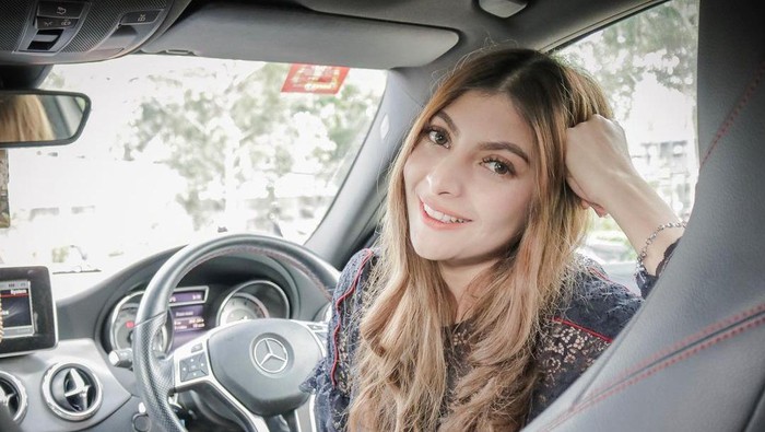 Muda dan Tajir! Ini Sederet Gudang Uang Influencer Sarah Kiehl
