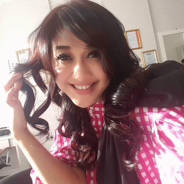 <p>Artis keturunan Sunda ini terjun ke dunia hiburan lewat film layar lebar. Ia masih aktif bermain di film dan sinetron hingga 2019 lalu. (Foto: Instagram @paramitha118real)<br /><br /><br /></p>