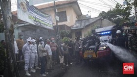 FOTO: Markas FPI Petamburan Disemprot Disinfektan