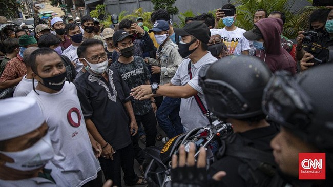 Kemenkes meminta warga yang menghadiri acara Rizieq Shihab di Tebet, Petamburan, dan Megamendung menjalani tes Covid-19 dan isolasi mandiri selama 14 hari.