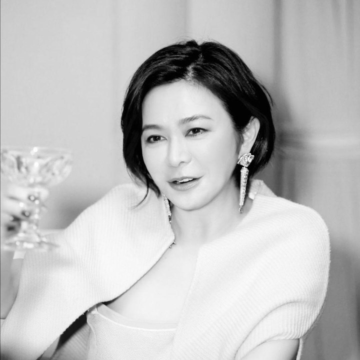 <p>Rosamund Kwan merupakan seorang aktris cantik asal Hong Kong, Bunda. (Foto: Instagram @rosamundkwan)</p>