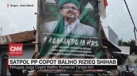 VIDEO: Satpol PP Copot Baliho Rizieq Shihab