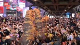VIDEO: Aksi Demo Siswa Thailand Pakai Kostum Dinosaurus