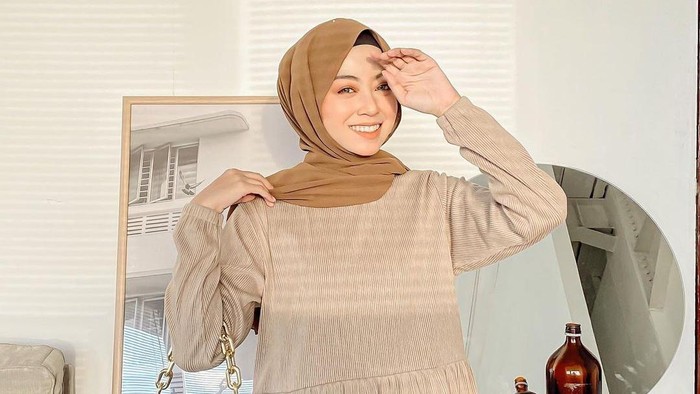 8 Ide Mix and Match Outfit Earth Tone yang Stylish ala Selebgram