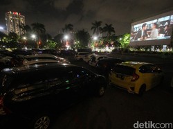 Drive in Senja, Sensasi Nonton Layar Tancap Saat Pandemi COVID-19