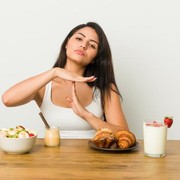 8 Makanan dan Minuman yang Sebaiknya dihindari saat Malam Hari