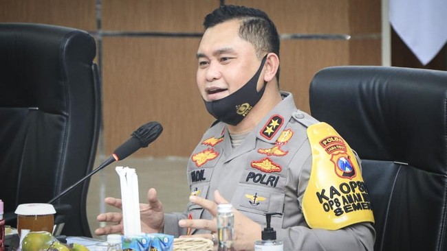Kapolda Metro Jaya Irjen Fadil Imran melakukan mutasi dan rotasi jabatan puluhan kapolsek di jajaran wilayah hukumnya, dari mulai Taman Sari hingga Teluk Naga.
