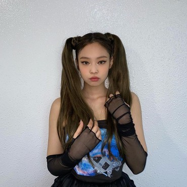 Pesona Jennie BLACKPINK yang Selalu Tampil Modis