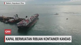 VIDEO: Kapal Bermuatan Ribuan Kontainer Kandas