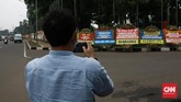 FOTO: Banjir Ratusan Karangan Bunga di Kodam Jaya Ratusan karangan bunga menghiasi Makodam Jaya berisi pesan dukungan kepada TNI untuk menjaga keutuhan Negara Kesatuan Republik Indonesia (NKRI).