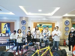 Bamsoet Undi Giveaway Sepeda Bareng Olivia Zalianty & Alicia Key