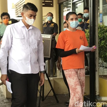 Resmi Jadi Tersangka, Millendaru Bakal Dijebloskan ke Sel Pria