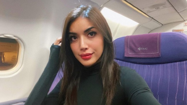 Polisi menyebut ada dua orang yang diduga menjadi pemasok narkoba jenis sabu untuk Millen Cyrus. Keduanya masih dalam pengejaran.