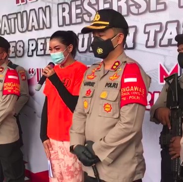 Penampakan Millendaru Pakai Baju Tahanan hingga Rambut Diikat